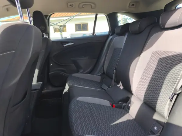 Opel Astra Sports Tourer 1.5 D Business 10