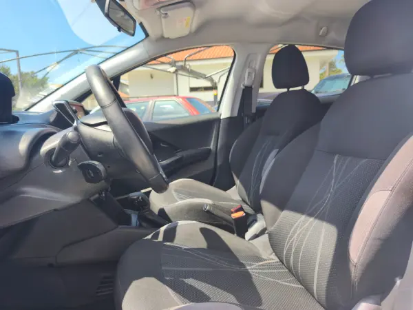 Peugeot 208 1.4 HDi SE Style 8