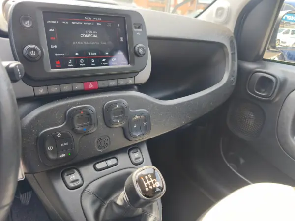 Fiat Panda 1.0 Hybrid Cross 8