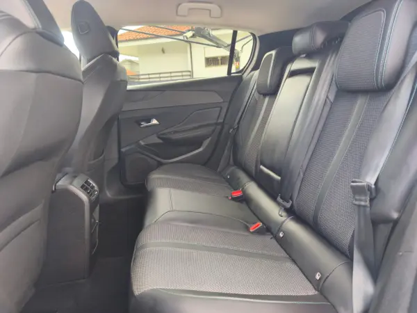 Peugeot 308 1.2 Allure Pack EAT8 10
