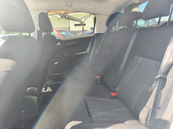Peugeot 208 1.4 HDi SE Style 7