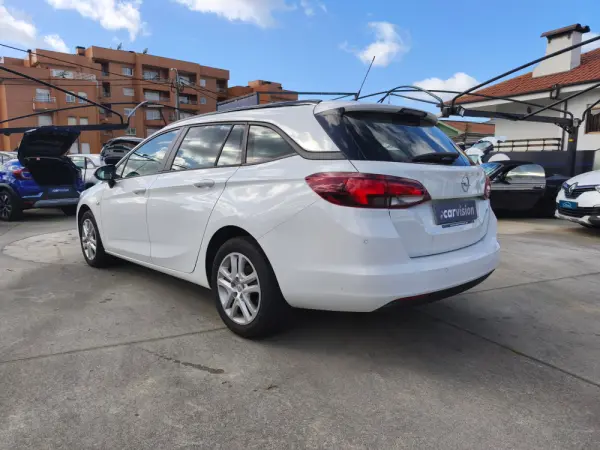 Opel Astra Sports Tourer 1.5 D Business 3