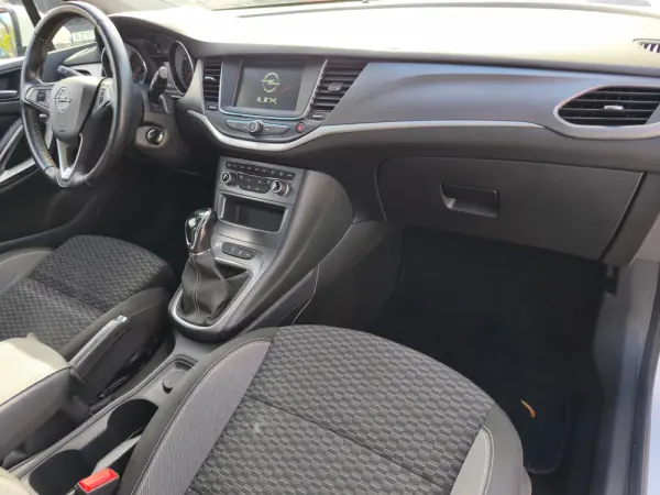 Opel Astra Sports Tourer 1.5 D Business 7