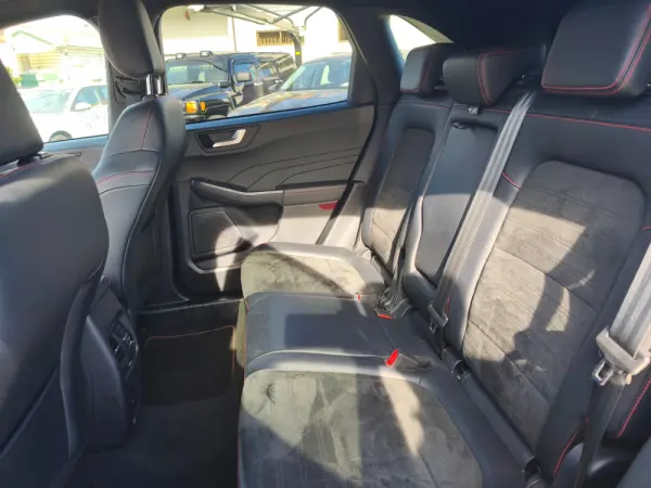 Ford Kuga 1.5 EcoBoost ST-Line X 9