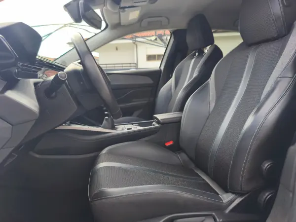 Peugeot 308 1.2 Allure Pack EAT8 9