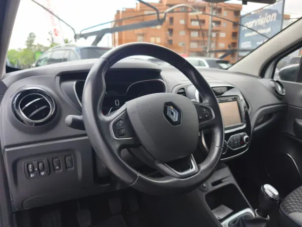 Renault Captur 1.0 TCe Exclusive 8