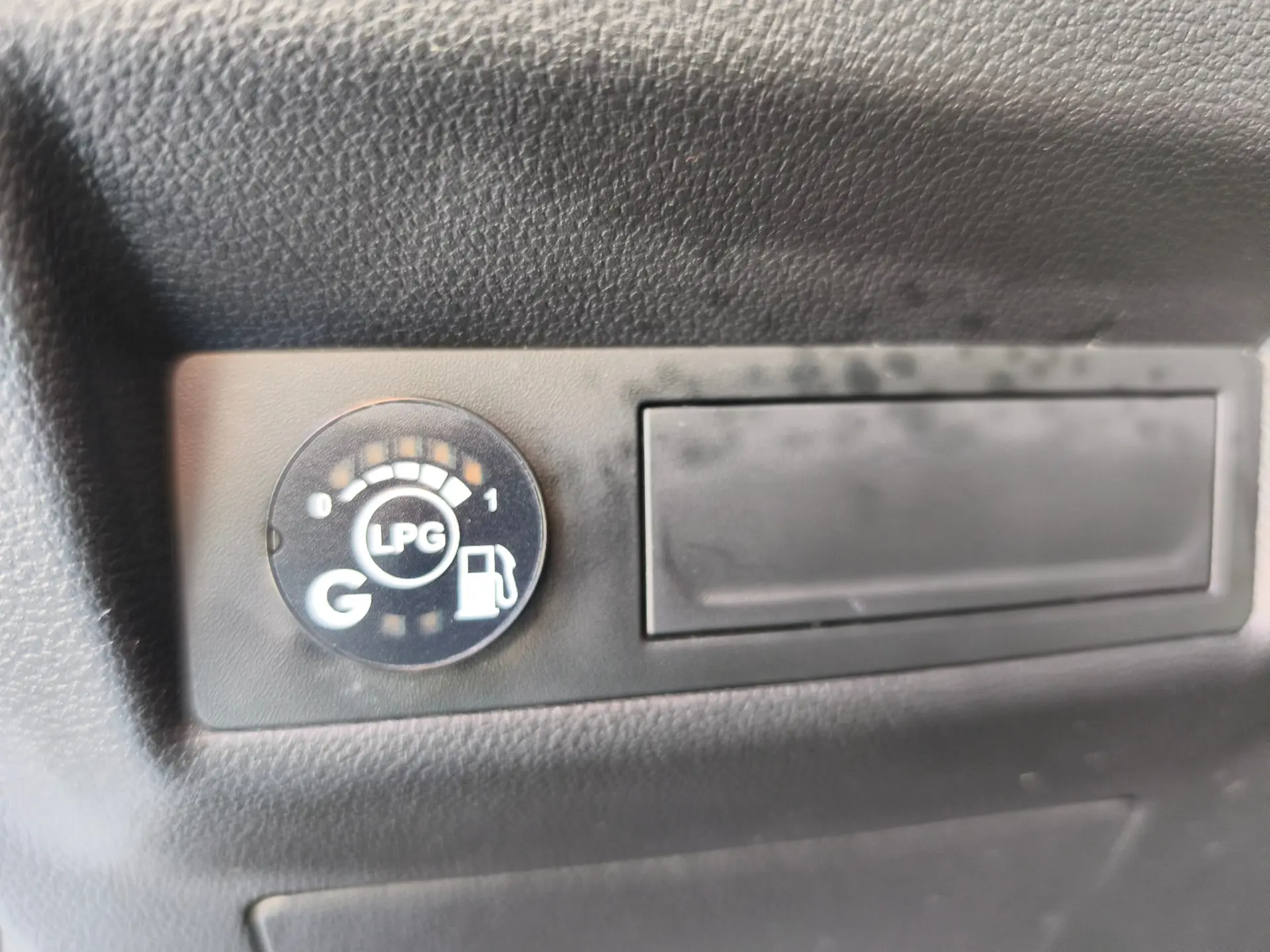 Renault Captur 1.0 TCe Exclusive Bi-Fuel 10