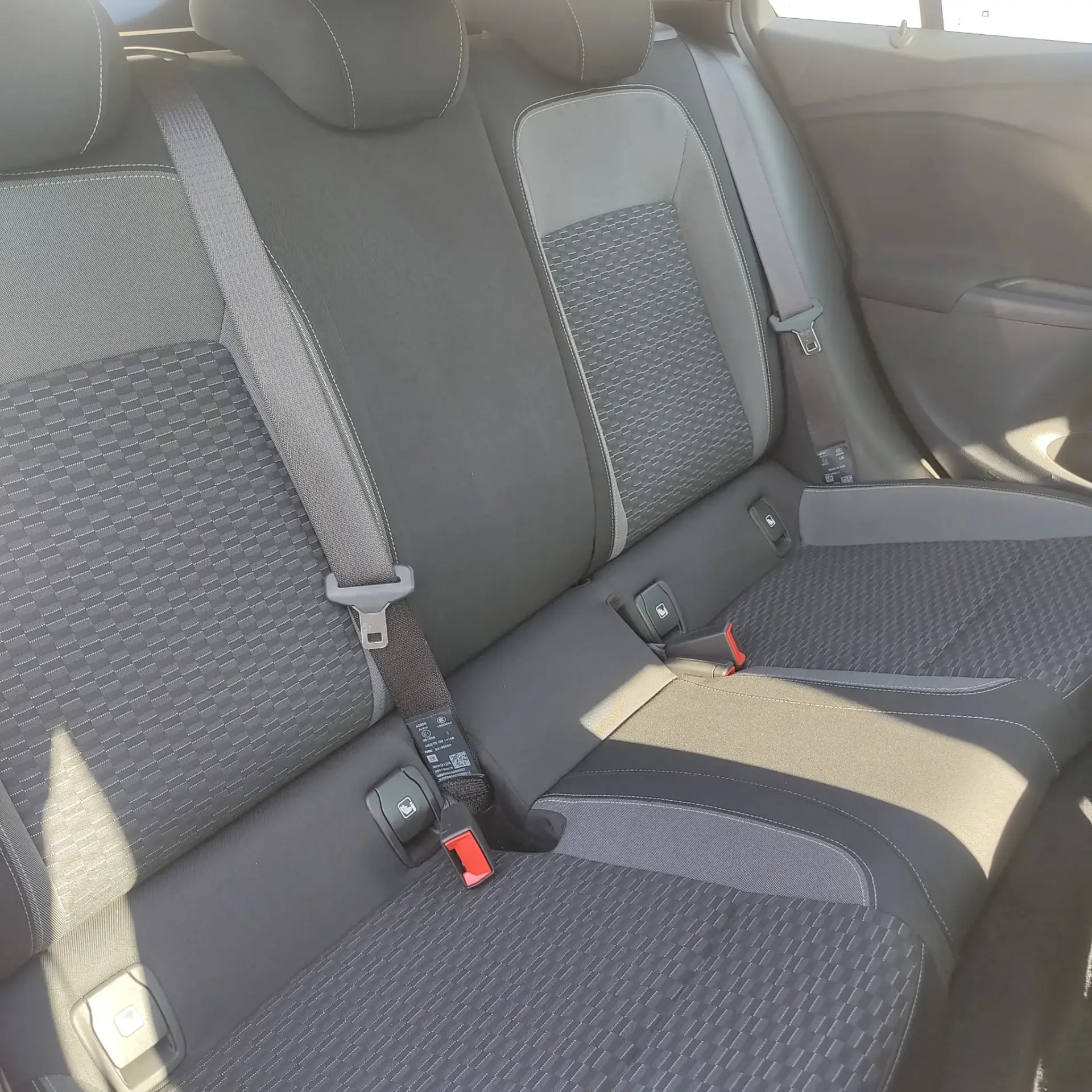 Opel Astra Sports Tourer 1.5 D Business 9