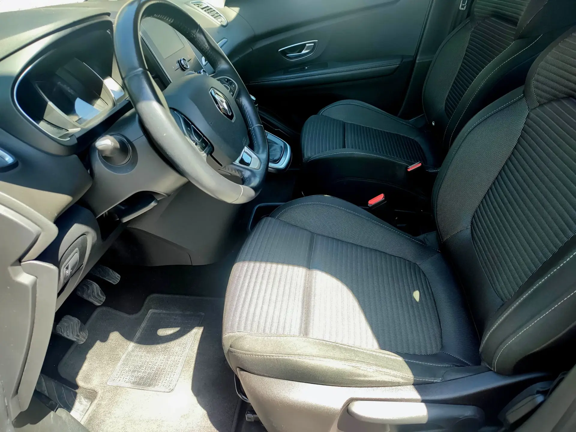 Renault Scénic Hybrid intense 18