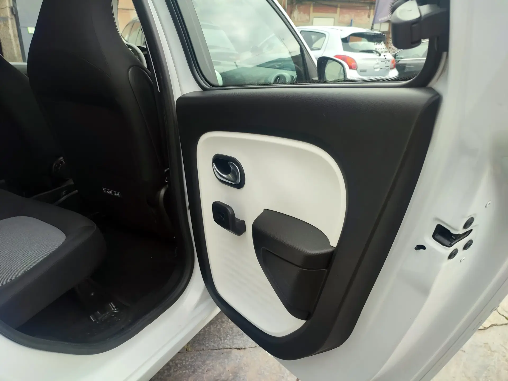 Renault Twingo SCe 75 LIMITED 32