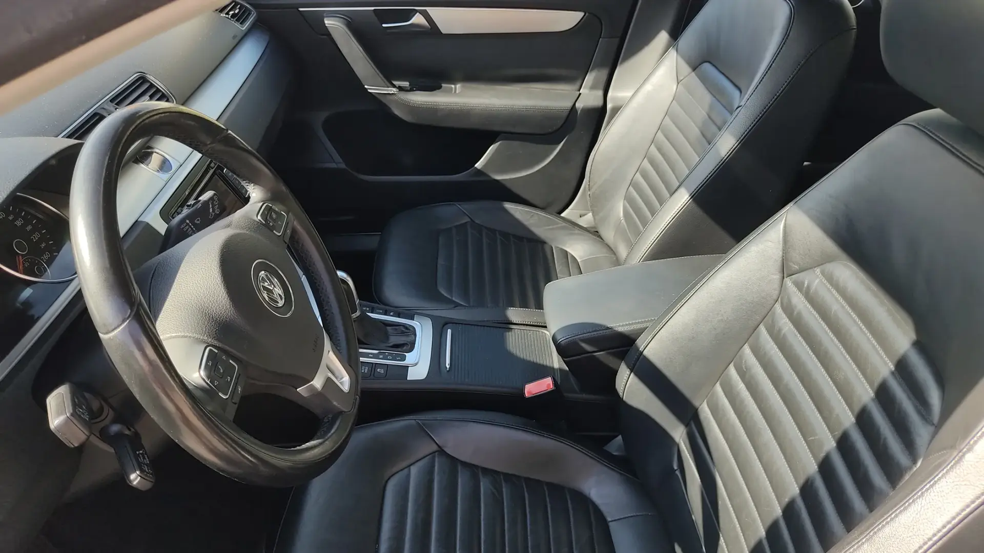 Volkswagen Passat Variant 2.0 TDi Highine DSG 28