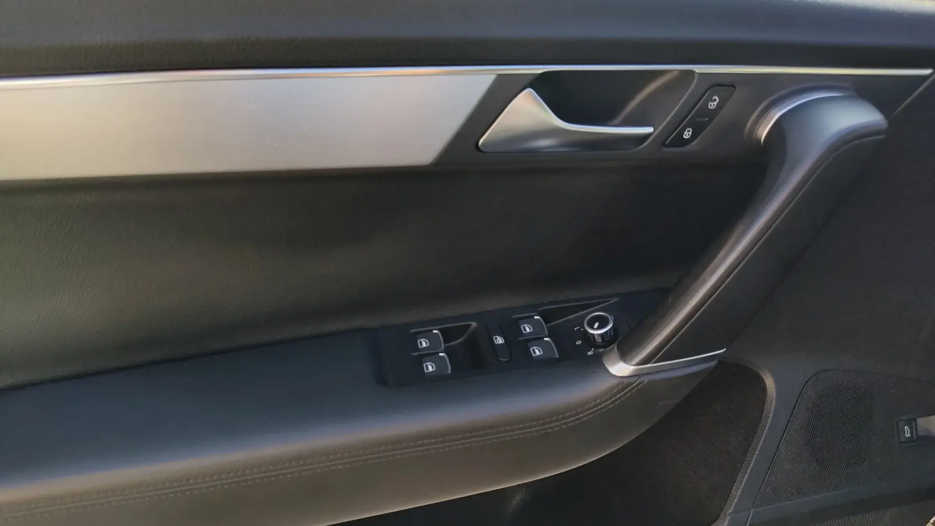 Volkswagen Passat Variant 2.0 TDi Highine DSG 34