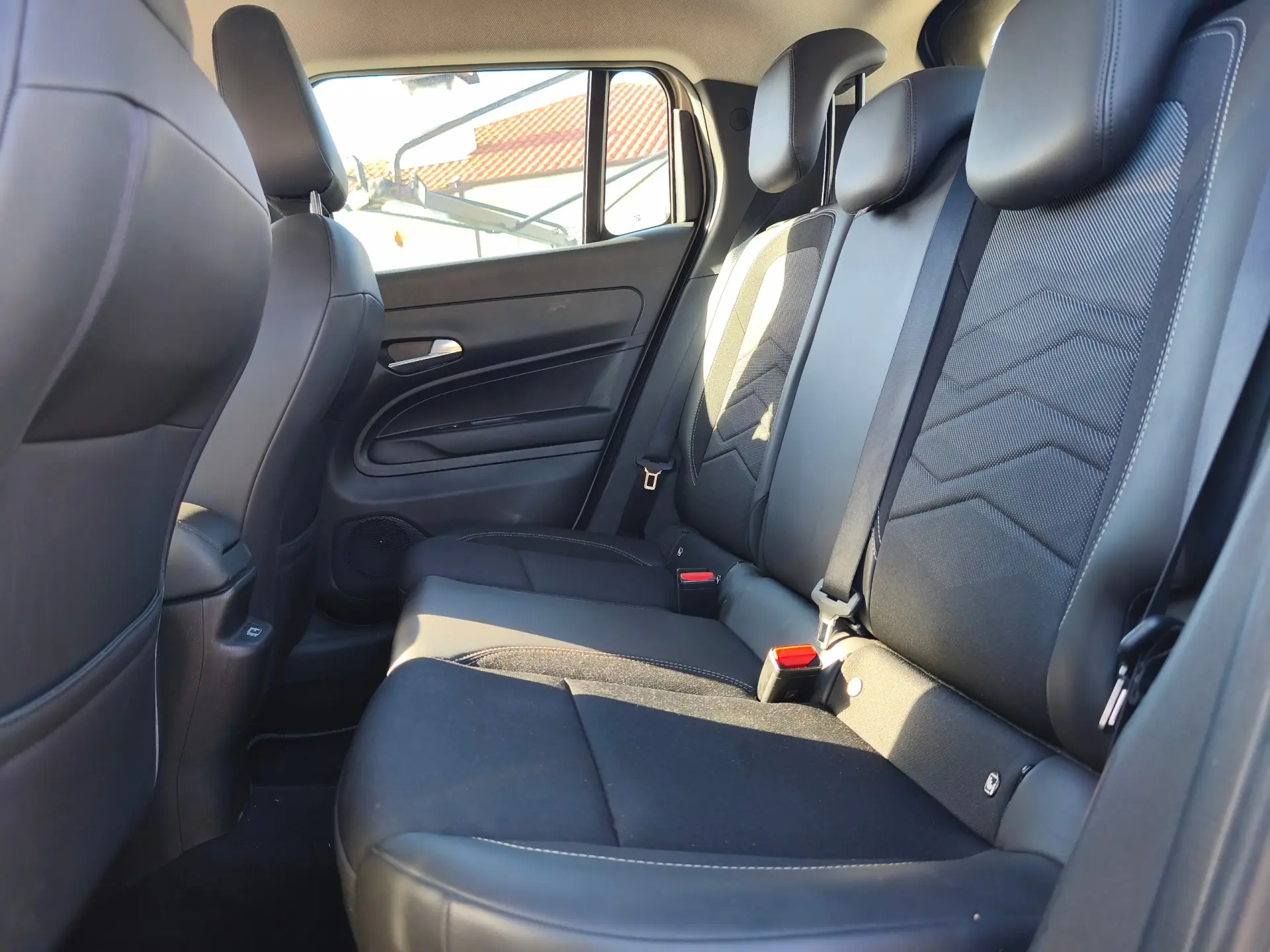 Jeep Avenger 1.2 GSE T3 Summit 10