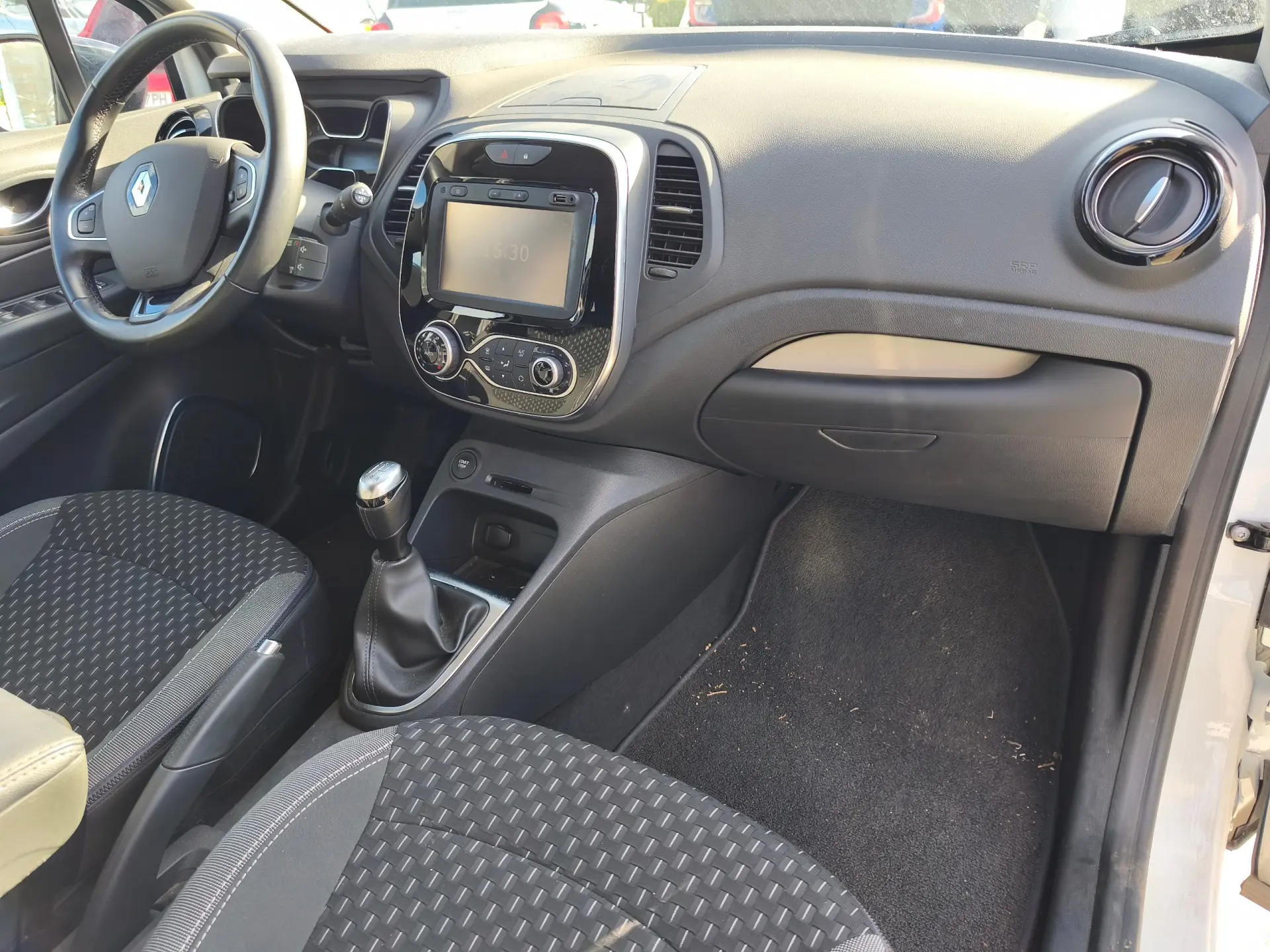 Renault Captur 1.0 TCe Exclusive 6