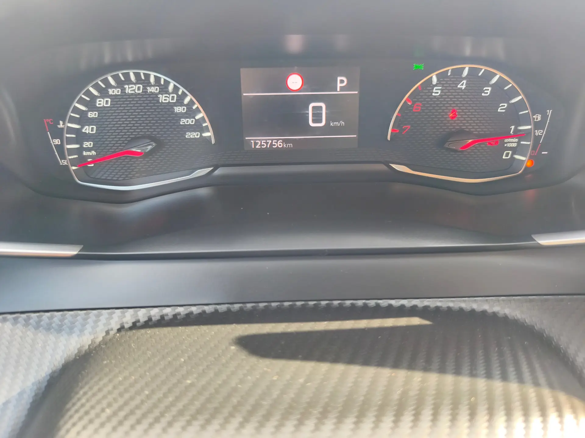 Peugeot 2008 1.5 BlueHDi Allure Pack EAT8 13