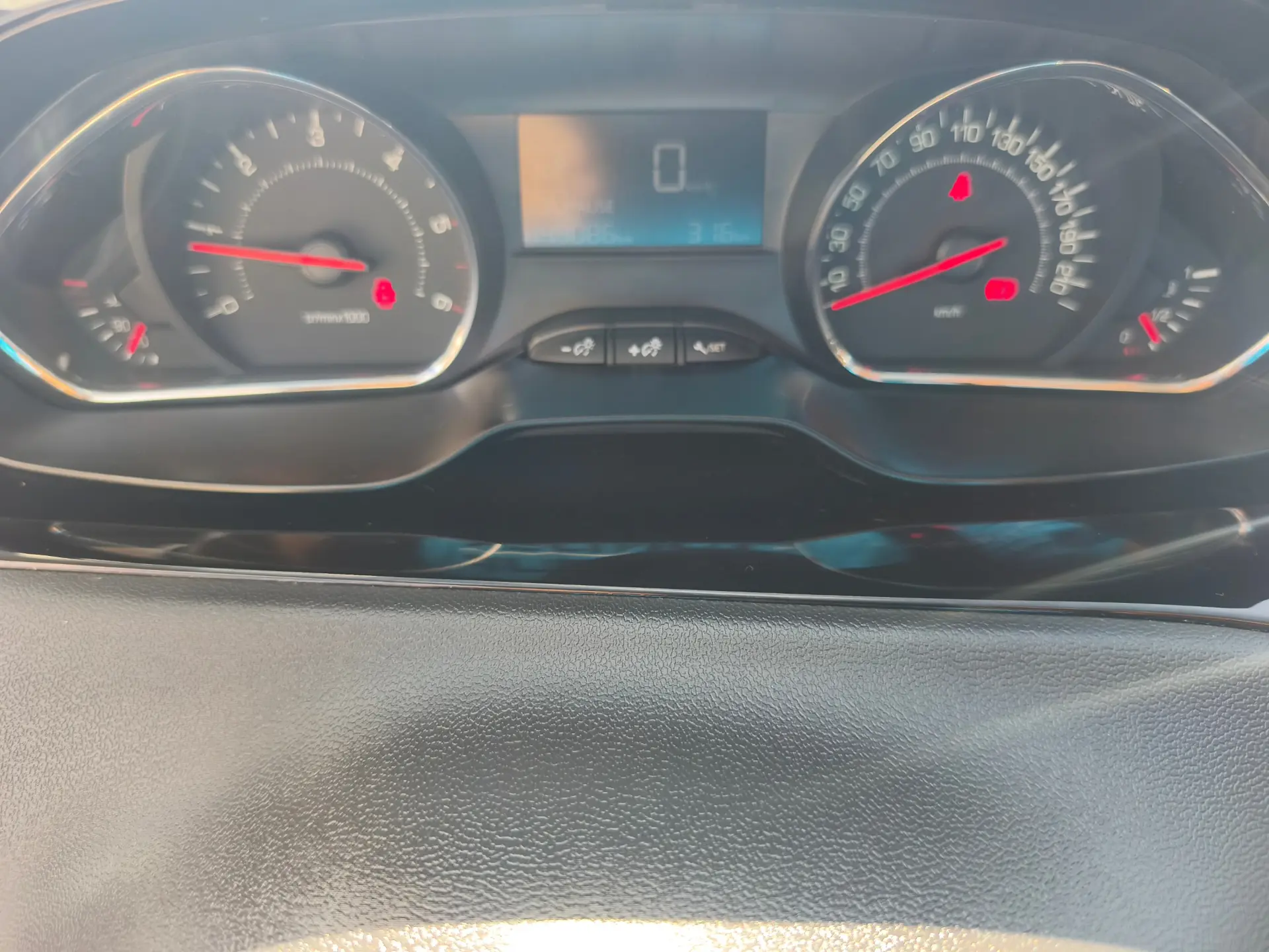 Peugeot 208 1.4 HDi SE Style 13