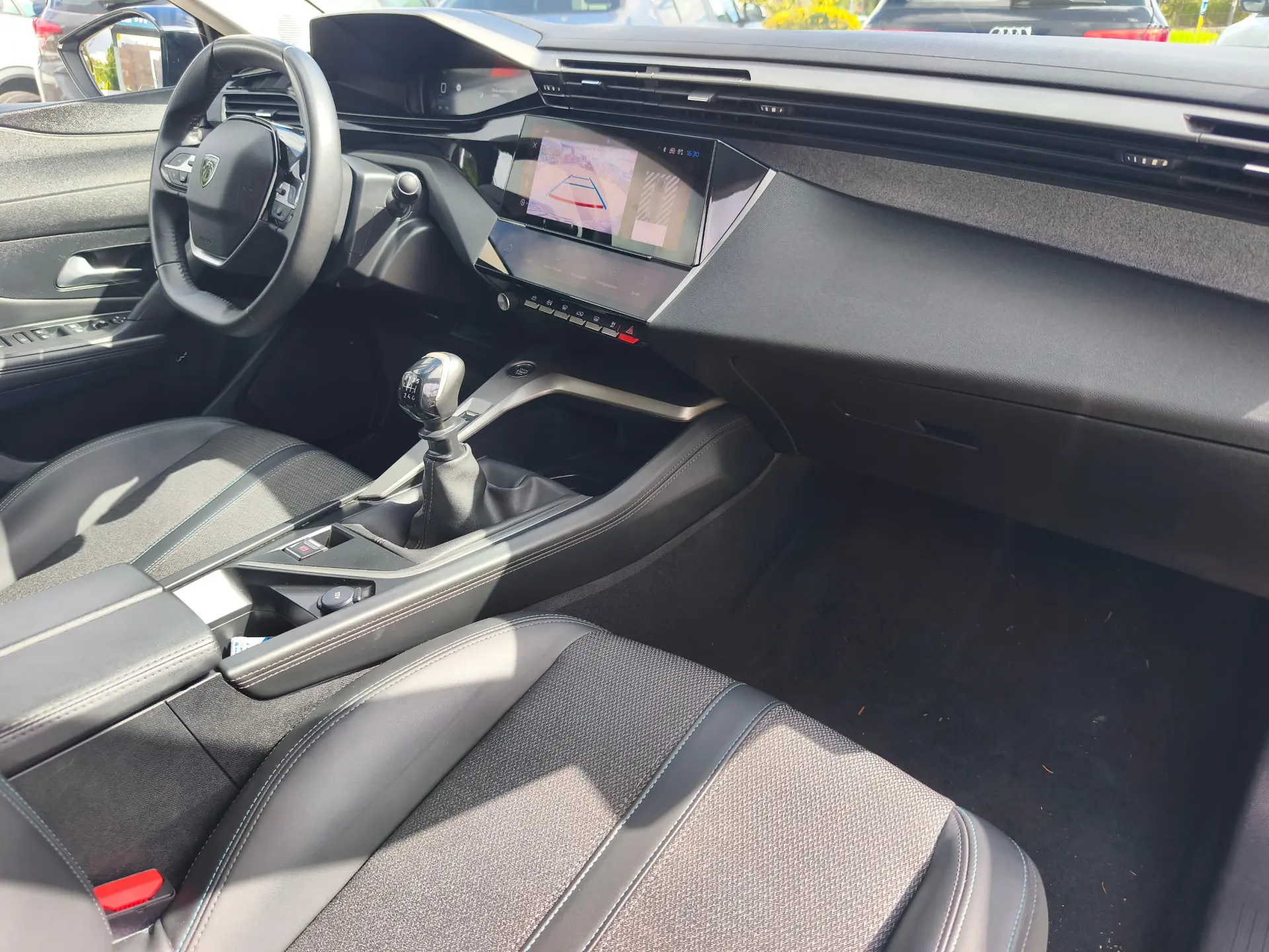 Peugeot 308 1.2 Allure Pack EAT8 13