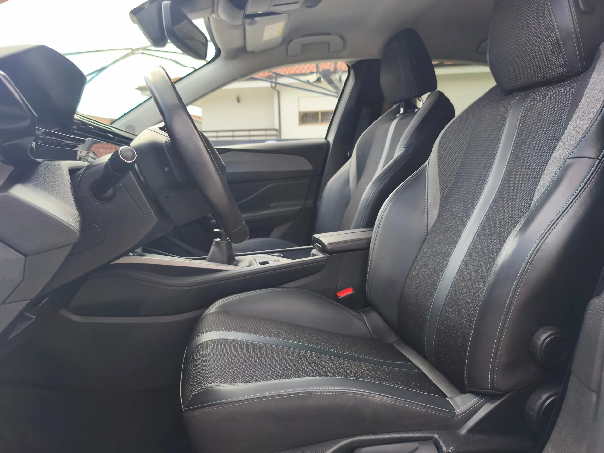 Peugeot 308 1.2 Allure Pack EAT8 9