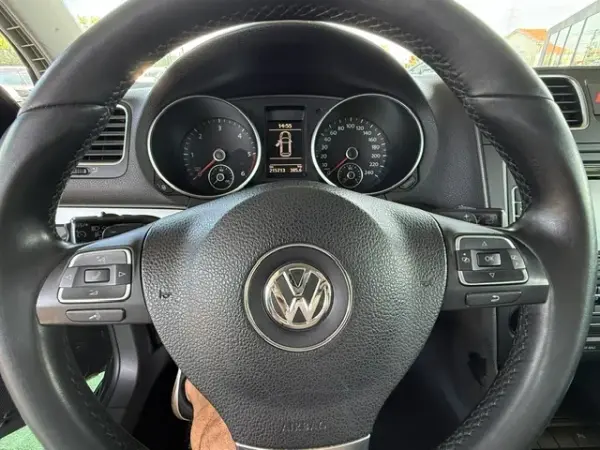 Volkswagen Golf 1.6 TDi Highline DSG 14