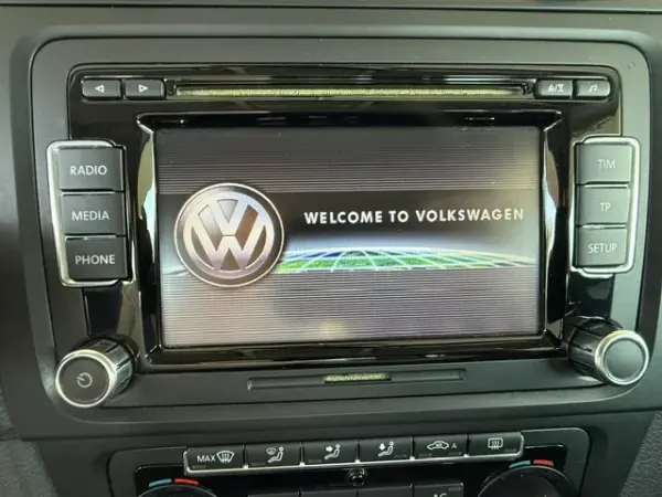 Volkswagen Golf 1.6 TDi Highline DSG 17