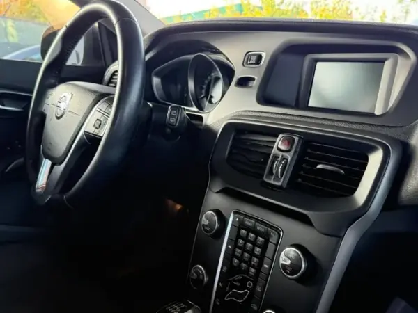 Volvo V40 2.0 D2 Momentum 9