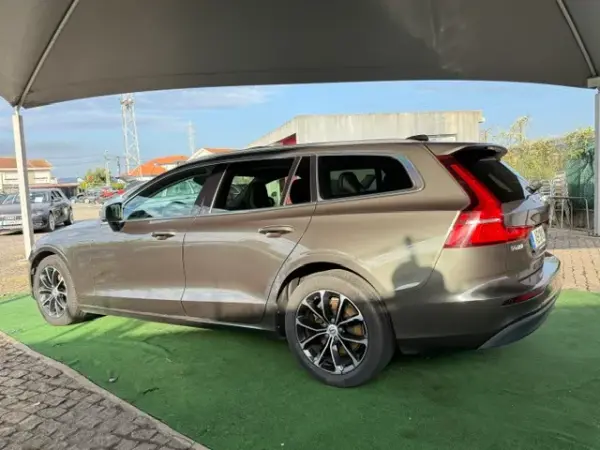 Volvo V60 2.0 D3 Momentum Plus 5