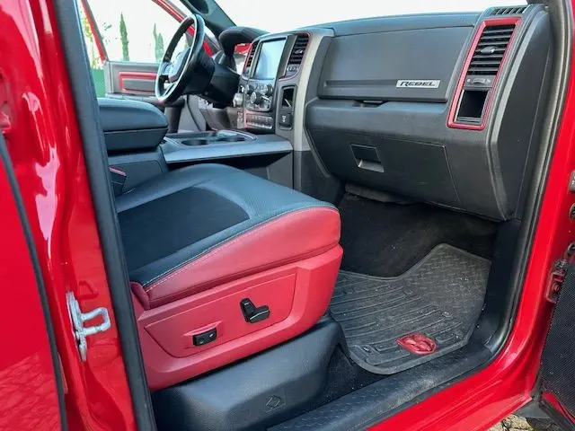 Dodge RAM 5.7 V8 HEMI REBEL GPL 38
