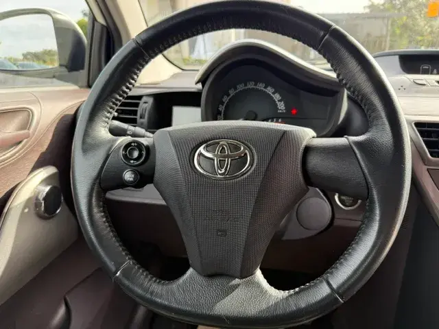 Toyota iQ 1.4 D-4D 2 13