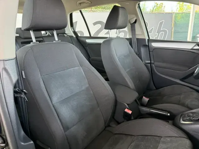 Volkswagen Golf 1.6 TDi Highline DSG 12