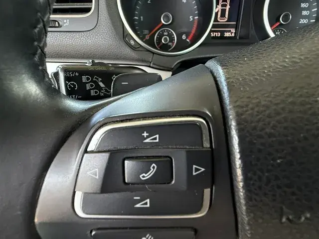 Volkswagen Golf 1.6 TDi Highline DSG 16