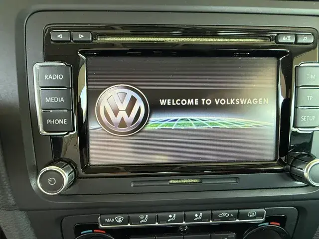 Volkswagen Golf 1.6 TDi Highline DSG 15