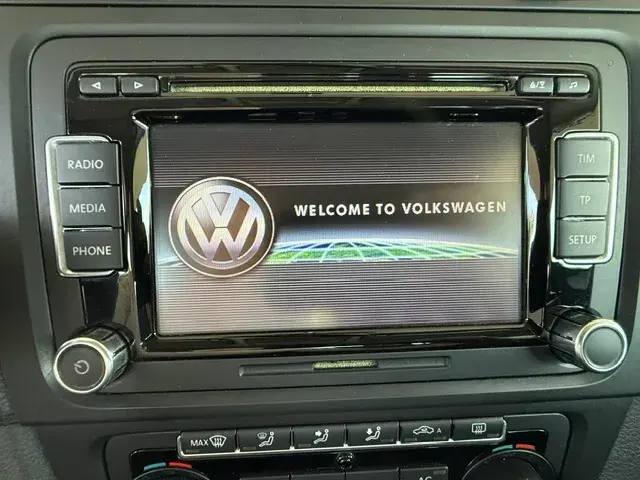 Volkswagen Golf 1.6 TDi Highline DSG 17