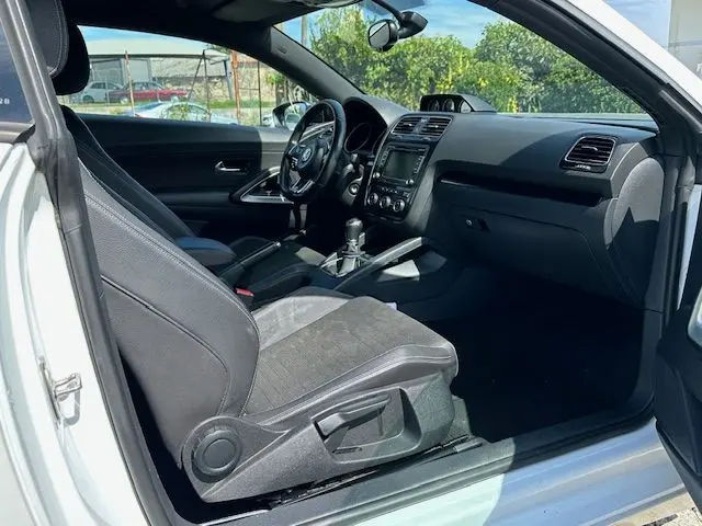 Volkswagen Scirocco 2.0 TDI Sport 11