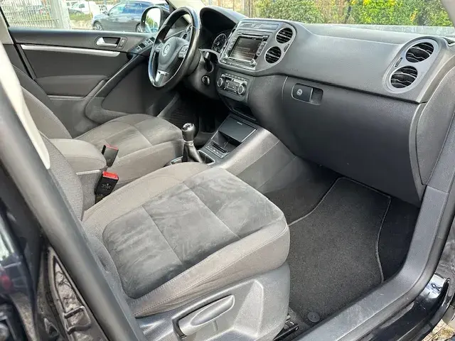 Volkswagen Tiguan 2.0 TDI Sport BlueMotion 8