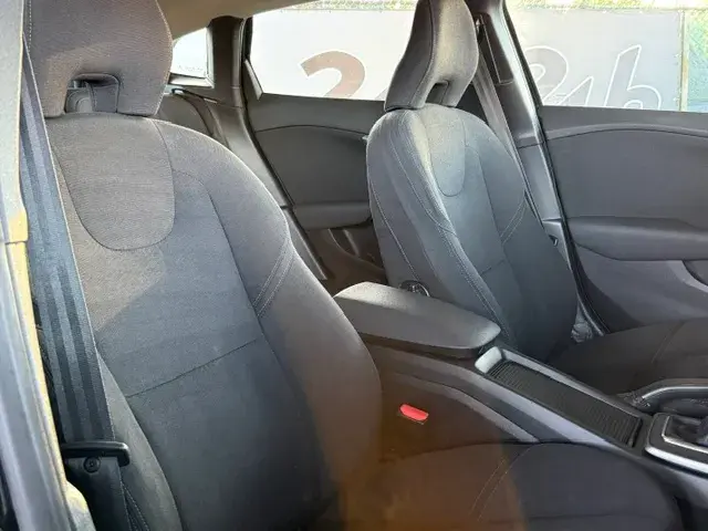 Volvo V40 2.0 D2 Momentum 11