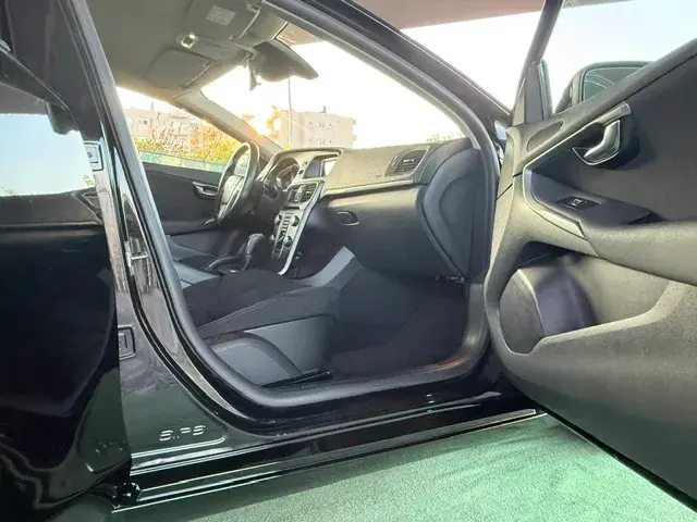 Volvo V40 2.0 D2 Momentum 14