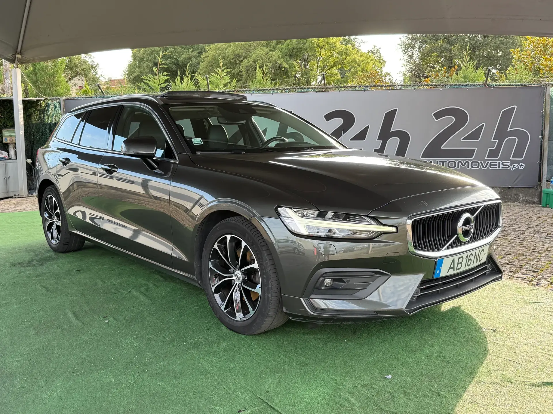 Volvo V60 2.0 D3 Momentum Plus 1