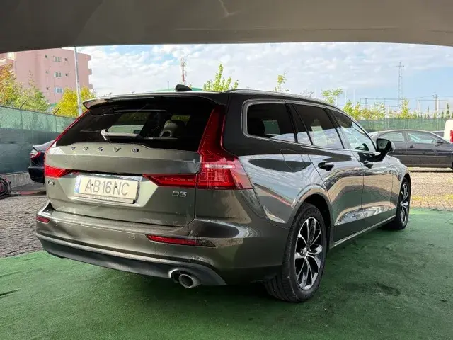 Volvo V60 2.0 D3 Momentum Plus 7