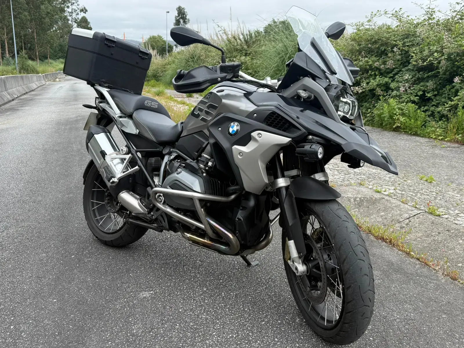 BMW C 650 GT 1200 GS Exclusive triple back 1