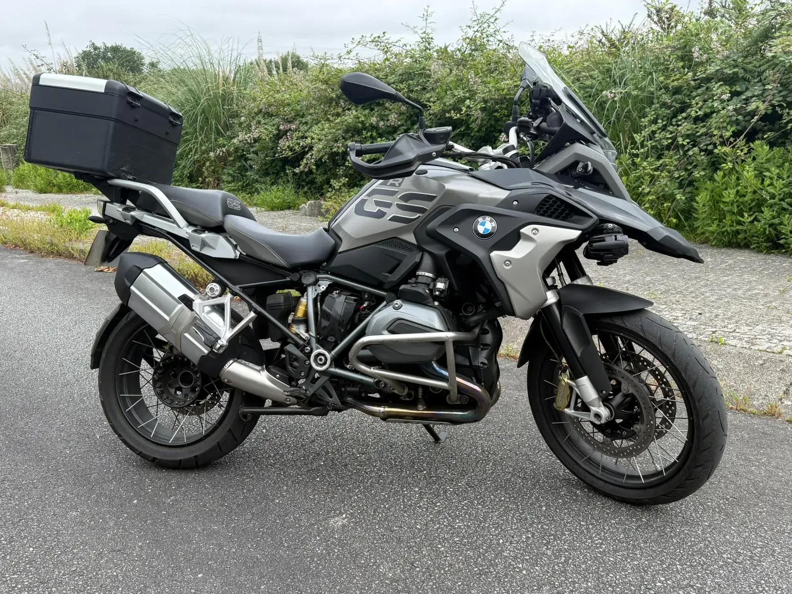 BMW C 650 GT 1200 GS Exclusive triple back 2