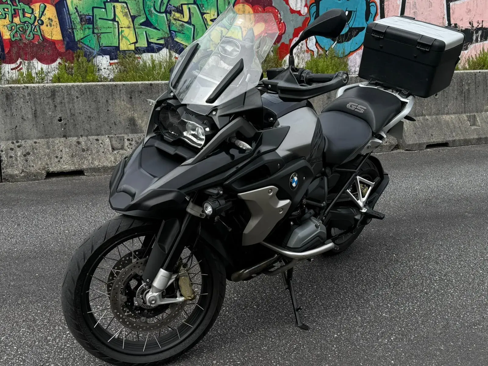 BMW C 650 GT 1200 GS Exclusive triple back 9