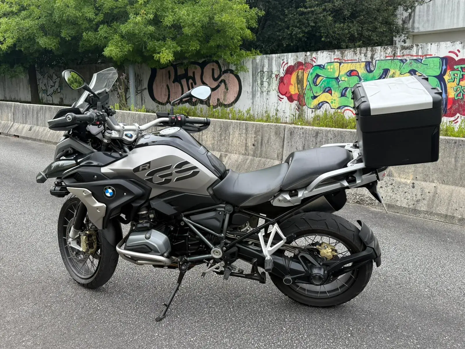BMW C 650 GT 1200 GS Exclusive triple back 24