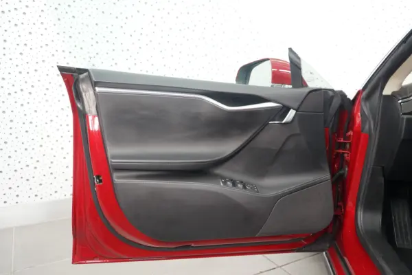 Tesla Model S 85 21