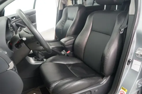 Toyota Avensis SW 2.0 D-4D Exclusive 10