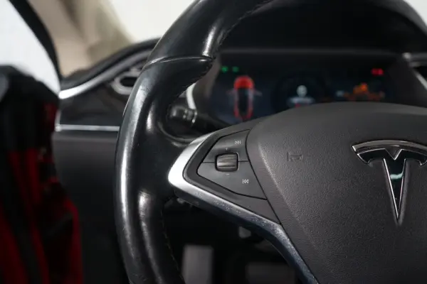 Tesla Model S 85 23