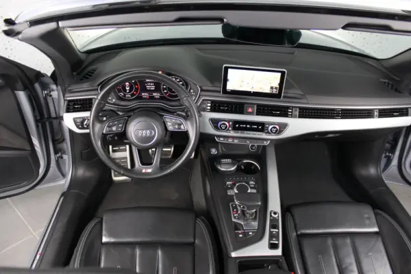 Audi A5 Cabrio 2.0 TDi S-line S tronic 17