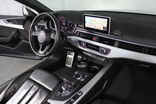 Audi A5 Cabrio 2.0 TDi S-line S tronic 50