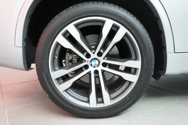 BMW X5 M50 d 13