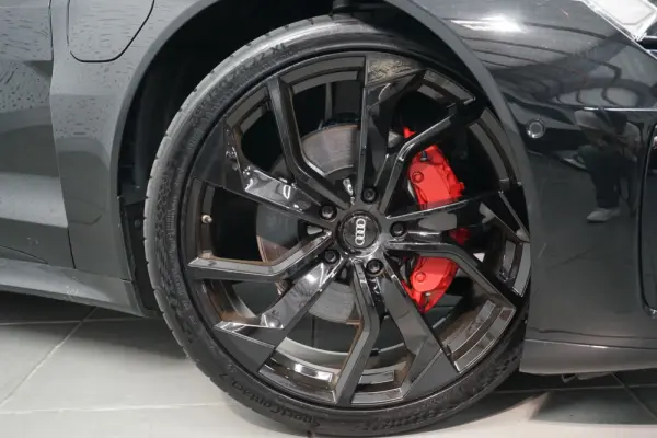 Audi e-tron GT quattro 10