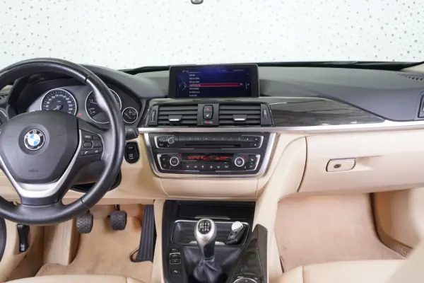BMW 320 d Line Luxury 30